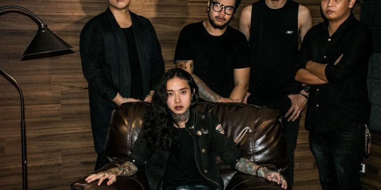 “Falling In Between” ปล่อยซิงเกิ้ลใหม่ “Never Look Back”