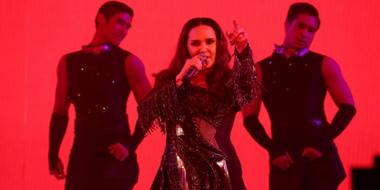 “20 ปี มอส-ทาทา คอนเสิร์ต” มันส์ ซึ้ง ทะลุโลก