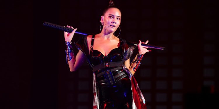 “20 ปี มอส-ทาทา คอนเสิร์ต” มันส์ ซึ้ง ทะลุโลก