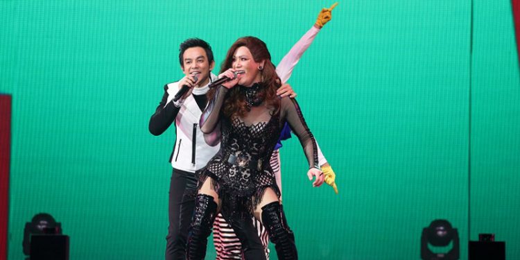 “20 ปี มอส-ทาทา คอนเสิร์ต” มันส์ ซึ้ง ทะลุโลก