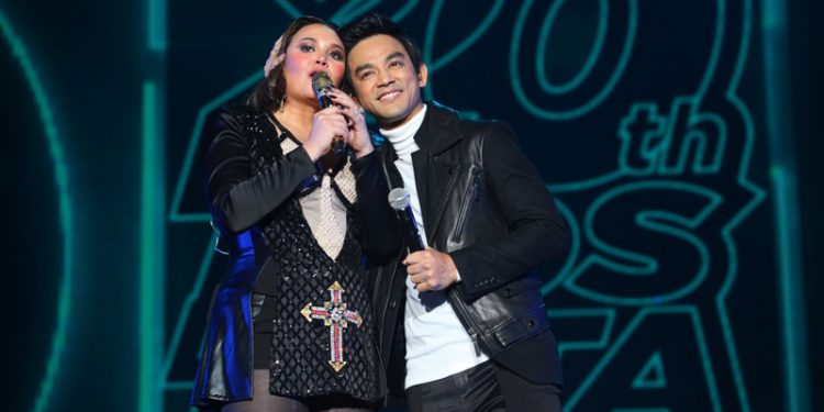 “20 ปี มอส-ทาทา คอนเสิร์ต” มันส์ ซึ้ง ทะลุโลก