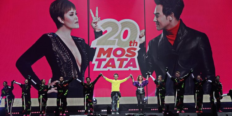 “20 ปี มอส-ทาทา คอนเสิร์ต” มันส์ ซึ้ง ทะลุโลก