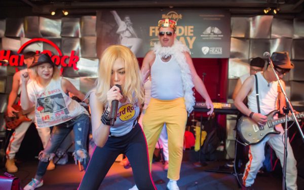 ฮาร์ดร็อคฉลอง 72 ปี เฟรดดี้ เมอคิวรี่ โชว์ทริบิวต์วงควีน เปิดตัวนักร้องนำคนใหม่ สวยแซ่บเว่อร์!!!