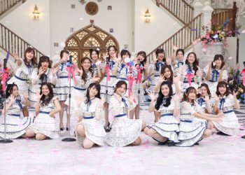 “เนย ขึ้นแท่นเซ็นเตอร์นำทีม BNK48 มาพร้อมชุดไทยสไตล์ Siam Lolita ในเอ็มวี Kimi wa Melody เธอคือ…เมโลดี้”