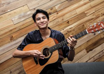 คุยกับ Phum Viphurit (ภูมิ วิภูริศ) ในทุกเรื่องราวทางดนตรี