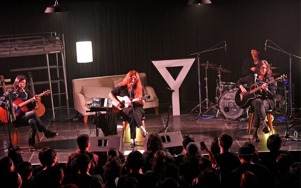 แฟนเพลงฟิน “เดอะ เยอร์ส” เล่นครบ 11 เพลงใหม่ ในอัลบั้ม CRY