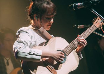 ‘มิวซิกมูฟ เรคคอร์ดส’ จัดคอนเสิร์ตสุดเอ็กซ์คลูซีฟ พาแฟนเพลงไปอยู่ในโลกของ ‘เอิ๊ต ภัทรวี’