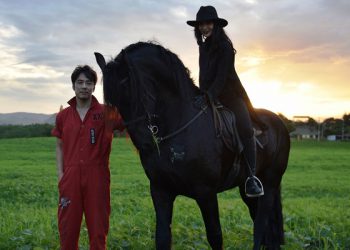 “หนึ่ง-อภิวัฒน์” ถูกล่ามโซ่ในบทนักโทษ เจอฉากโหด! วิ่งหนีม้าขึ้นเขา ในเอ็มวี “Bad Girl”