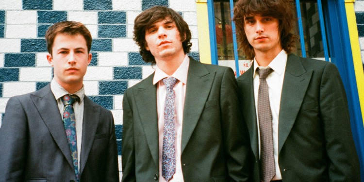 3 หนุ่ม Wallows รับความแรงของอีพีชุด Remote