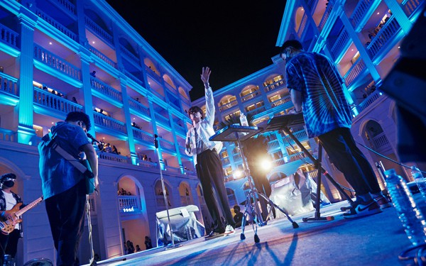 อิ้งค์ – นนท์ – ทิลลี่เบิร์ดส ยกความสนุกบุกภูเก็ตกับ “HOTEL FEST”