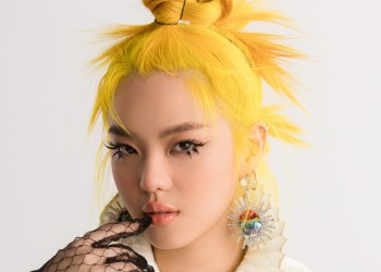 สะดุดตา!! “MONICA” ศิลปิน NEW GEN ค่ายไวท์มิวสิก เปิดตัวสดใส..สปอตไลท์ส่องซิงเกิลแรก “อยากจะรู้”