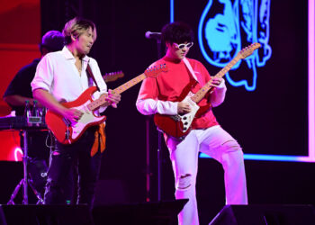‘น้าเจฟ’ สร้างตำนานคู่ ‘พี่ปู พงษ์สิทธิ์’ สุดมันส์ ฉลองครบรอบ 50 ปี The Guitar มอบความสุขเต็มอิ่ม ฟิน 12 ชั่วโมงเต็ม รวมกว่า 20 ศิลปิน