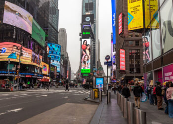 เกิร์ลกรุ๊ปไทย ALALA บุก New York ! เฉิดฉายบนบิลบอร์ด Times Square ในฐานะ Spotify EQUAL Ambassador Thailand 2025