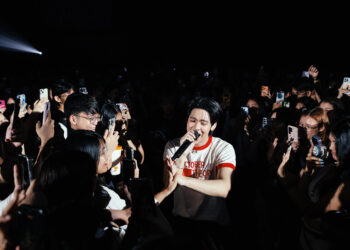 “guncharlie” ออนสเตจสมฉายา “หัวจ่ายเพลงเศร้า” ใน “มาม่า presents guncharlie OCTOBER THEORY CONCERT”